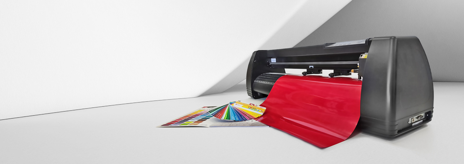 Rezalnik za Folijo na voljo v širini 721mm (MRCUT-721) in 1350mm (MRCUT-1350). Priporočamo nakup programa Flexi 12.0 (MRSOF), kateri omogoča enostavnejšo uporabo. Animacija Rezalnik folij