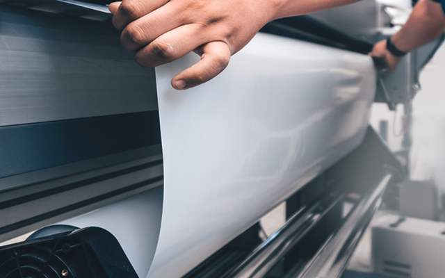 V naši ponudbi nudimo širok spekter materialov za XXL tisk, namenjenim vsem  tehnikam tiska. Vabimo da se sami prepričate... Animacija Širokoformatni materiali za tisk